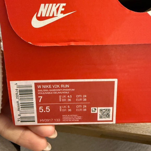 *BRAND NEW* Nike V2K Run Shoes - Picture 2 of 6